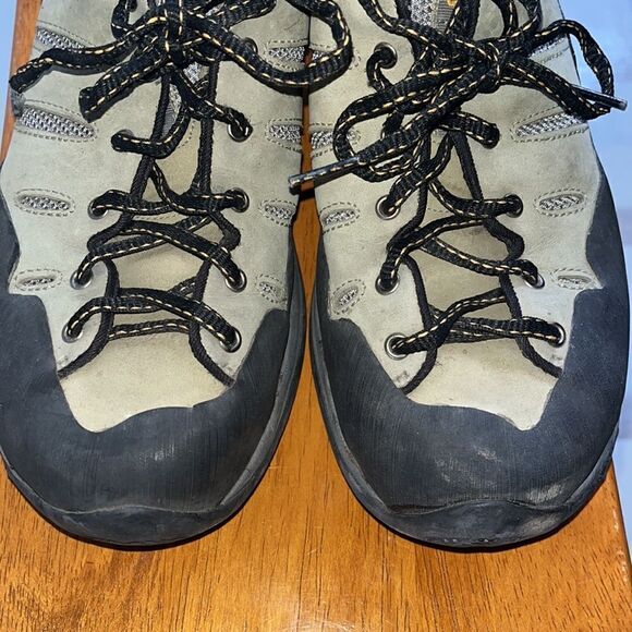 EXCELLENT CONDITION WOMEN’S SIZE 10.5 (Euro 42) 5.10 TENNIE HIKING/BIKING SHOES - Picture 4 of 10